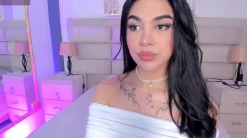 Snapshot of rosecassie chatting on October 3, 1:30 pm Rose online show from October 3, 1:30 pm