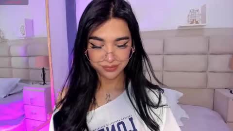 Snapshot of rosecassie chatting on October 8, 1:42 pm Rose online show from October 8, 1:42 pm