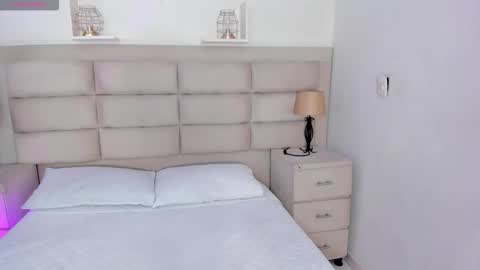 Snapshot of rosecassie chatting on October 11, 1:42 pm Rose online show from October 11, 1:42 pm