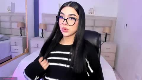 Snapshot of rosecassie chatting on October 21, 1:01 pm Rose online show from October 21, 1:01 pm