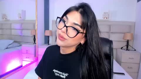 Snapshot of rosecassie chatting on October 24, 1:29 pm Rose online show from October 24, 1:29 pm