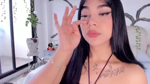 Snapshot of rosecassie chatting on October 25, 1:18 pm Rose online show from October 25, 1:18 pm