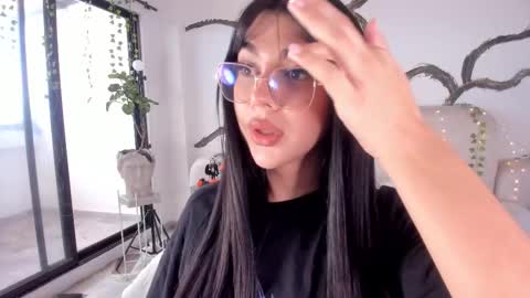 Snapshot of rosecassie chatting on October 28, 1:47 pm Rose online show from October 28, 1:47 pm