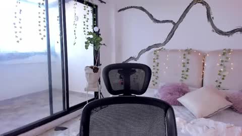 Snapshot of rosecassie chatting on October 31, 2:07 pm Rose online show from October 31, 2:07 pm