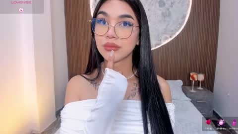 Snapshot of rosecassie chatting on April 6, 1:34 pm Rose online show from April 6, 1:34 pm