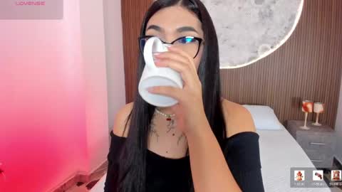 Snapshot of rosecassie chatting on April 8, 2:06 pm Rose online show from April 8, 2:06 pm
