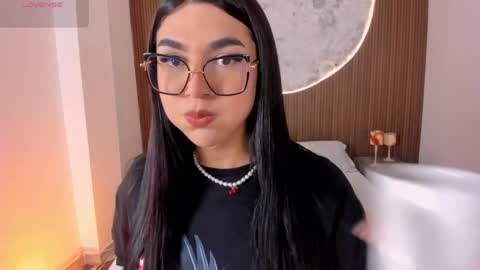 Snapshot of rosecassie chatting on April 11, 3:16 pm Rose online show from April 11, 3:16 pm