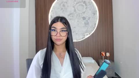 Snapshot of rosecassie chatting on April 18, 7:07 pm Rose online show from April 18, 7:07 pm