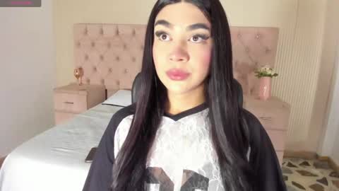 Snapshot of rosecassie chatting on April 29, 1:59 pm Rose online show from April 29, 1:59 pm