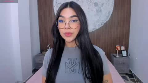 Snapshot of rosecassie chatting on May 2, 1:49 pm Rose online show from May 2, 1:49 pm