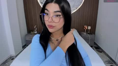 Snapshot of rosecassie chatting on May 18, 1:06 pm Rose online show from May 18, 1:06 pm