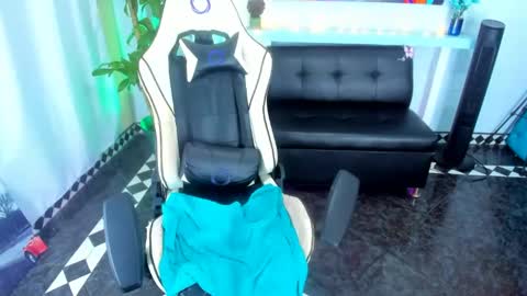 Snapshot of rosee_honey_ chatting on March 3, 12:48 am rose online show from March 3, 12:48 am