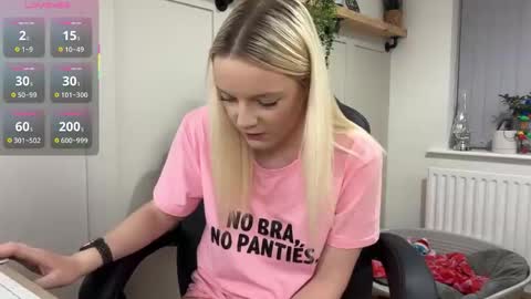 rose97 online show from December 15, 8:57 pm