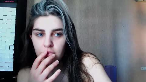 Snapshot of roselina_ chatting on February 16, 10:22 am Rose online show from February 16, 10:22 am