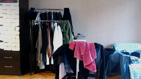 Snapshot of roselina_ chatting on April 4, 8:01 am Rose online show from April 4, 8:01 am