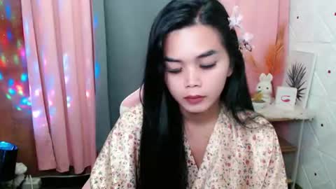 Snapshot of rosella_xx chatting on April 12, 8:30 am TONETH online show from April 12, 8:30 am