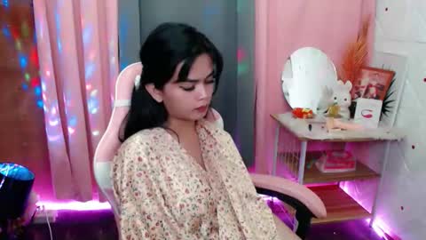 Snapshot of rosella_xx chatting on April 13, 8:42 am TONETH online show from April 13, 8:42 am