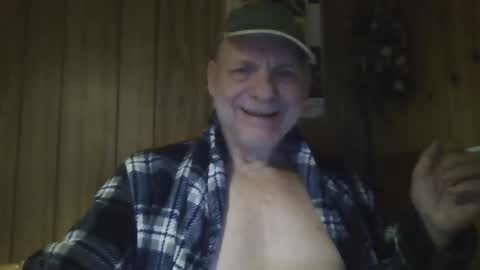 Snapshot of roses2u1958 chatting on January 5, 2:17 am roses2u1958 online show from January 5, 2:17 am