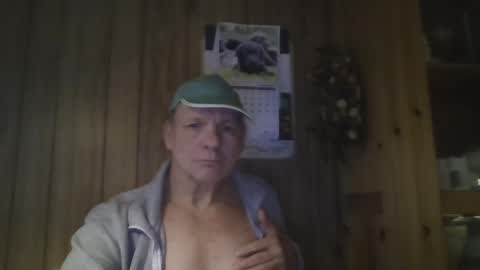 Snapshot of roses2u1958 chatting on February 4, 7:51 am roses2u1958 online show from February 4, 7:51 am