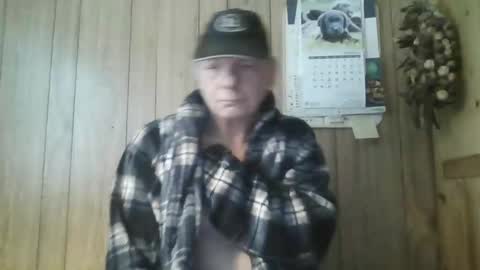 Snapshot of roses2u1958 chatting on March 22, 12:08 pm roses2u1958 online show from March 22, 12:08 pm