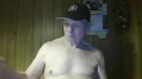 Snapshot of roses2u1958 chatting on April 6, 10:44 pm roses2u1958 online show from April 6, 10:44 pm