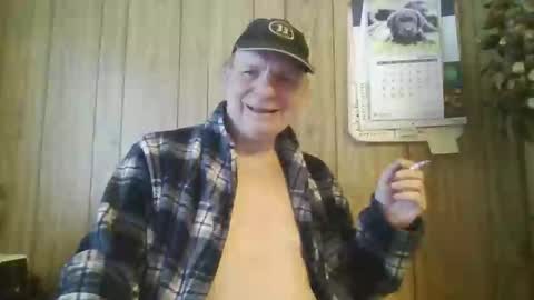 Snapshot of roses2u1958 chatting on April 7, 1:33 pm roses2u1958 online show from April 7, 1:33 pm