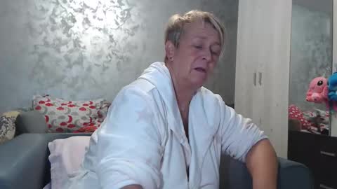 Lovepinklilly online show from November 6, 5:25 pm