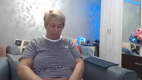 Lovepinklilly online show from November 12, 6:08 pm