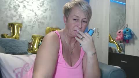 Lovepinklilly online show from January 6, 5:49 pm