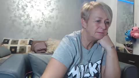 Lovepinklilly online show from February 19, 6:37 pm