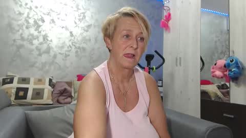 Lovepinklilly online show from May 15, 5:20 pm