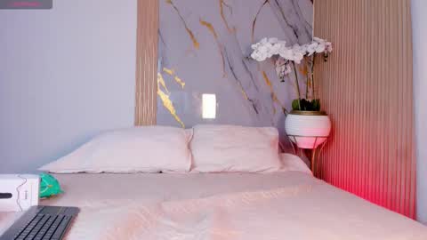   online show from February 3, 12:43 pm