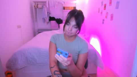 Snapshot of roshelle_xxx chatting on February 11, 4:13 pm Roshelle online show from February 11, 4:13 pm