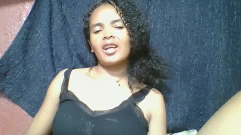 rosia685234 online show from May 2, 6:57 pm