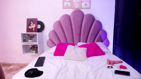 Snapshot of rosiecharm chatting on April 6, 10:22 pm rosiecharm online show from April 6, 10:22 pm