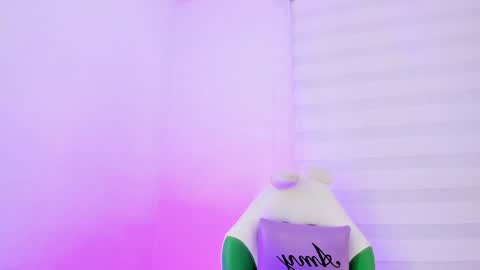   online show from February 3, 11:20 am