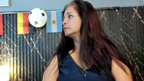 Snapshot of rosse_milf1 chatting on July 15, 11:37 am rosse_milf1 online show from July 15, 11:37 am