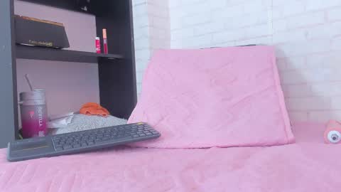 Snapshot of rosse_thompson11 chatting on February 27, 8:42 pm rosse_thompson11 online show from February 27, 8:42 pm