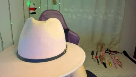 Snapshot of rossedemond30 chatting on March 7, 9:56 pm ROSSE DEMOND online show from March 7, 9:56 pm