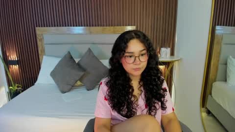 Snapshot of rossie_lanie_ chatting on April 4, 7:22 pm rossie_lanie_ online show from April 4, 7:22 pm