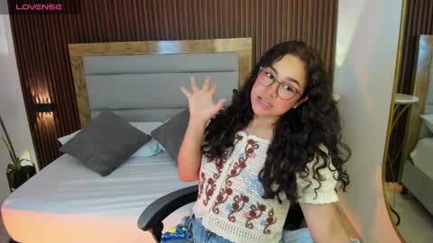 Snapshot of rossie_lanie_ chatting on April 8, 7:25 pm rossie_lanie_ online show from April 8, 7:25 pm