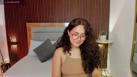 Snapshot of rossie_lanie_ chatting on April 9, 7:30 pm rossie_lanie_ online show from April 9, 7:30 pm