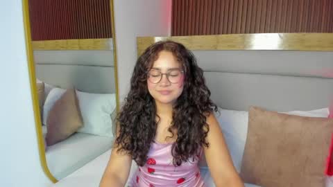 Snapshot of rossie_lanie_ chatting on April 18, 7:29 pm rossie_lanie_ online show from April 18, 7:29 pm