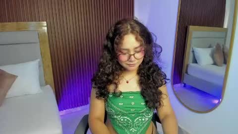 Snapshot of rossie_lanie_ chatting on April 21, 7:39 pm rossie_lanie_ online show from April 21, 7:39 pm