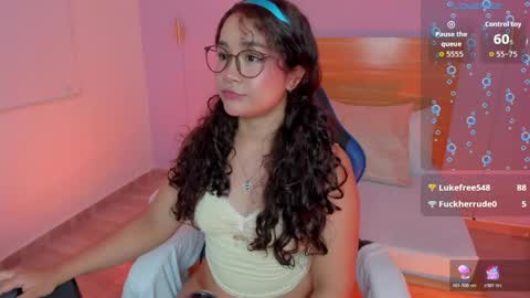 Snapshot of rossie_lanie_ chatting on May 14, 4:30 am rossie_lanie_ online show from May 14, 4:30 am