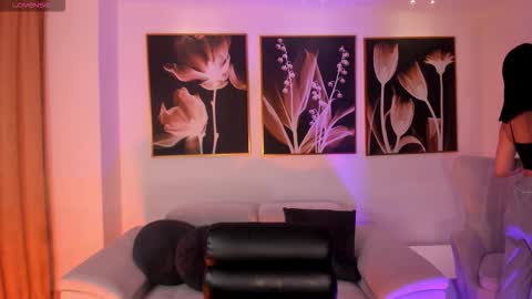 Rossie Rhoades online show from October 25, 7:30 pm