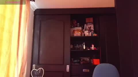 Snapshot of rossiie_hunt_ chatting on August 7, 2:41 pm rossiie_hunt_ online show from August 7, 2:41 pm