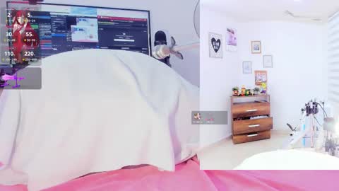 Snapshot of rosy_emely_ chatting on October 29, 9:22 am rosy_emely_ online show from October 29, 9:22 am