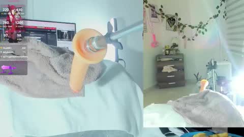 Snapshot of rosy_emely_ chatting on December 22, 9:28 am rosy_emely_ online show from December 22, 9:28 am