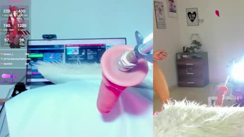 Snapshot of rosy_emely_ chatting on February 5, 9:47 am rosy_emely_ online show from February 5, 9:47 am